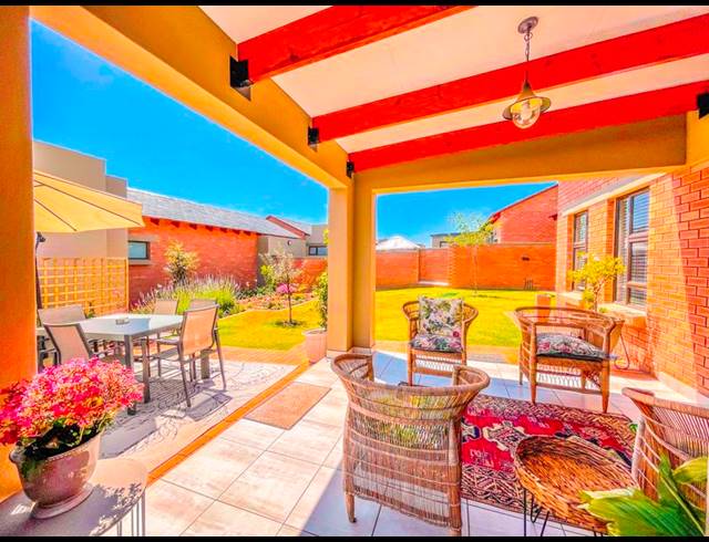 2 BEDROOM TOWNHOUSE FOR SALE IN RETIRE AT MIDSTREAM